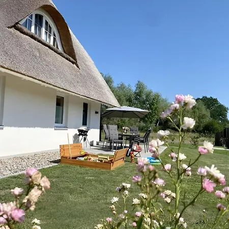 Lotta - Mit Kamin Und Sauna Fuer 7 Personen
